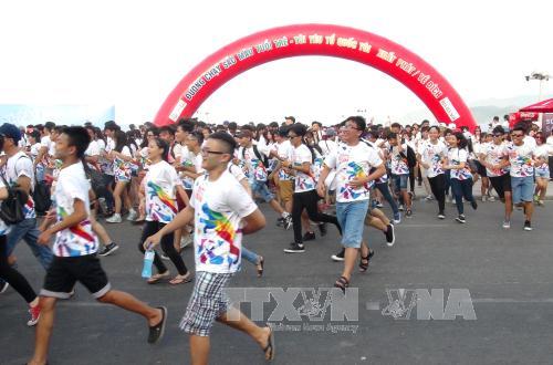 4.000 thanh niên chạy “Sắc màu tuổi trẻ - Tôi yêu Tổ quốc tôi" ảnh 1